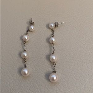 EUC Pearl 4-drop earrings